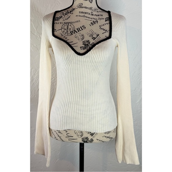 H&M NWT Rib-Knit Sweater Light Beige with Black Trim, size Small - Picture 2 of 9